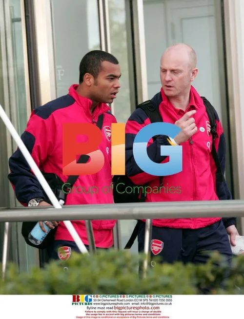 Arsenal squad leave hotel for FA Cup semifinal