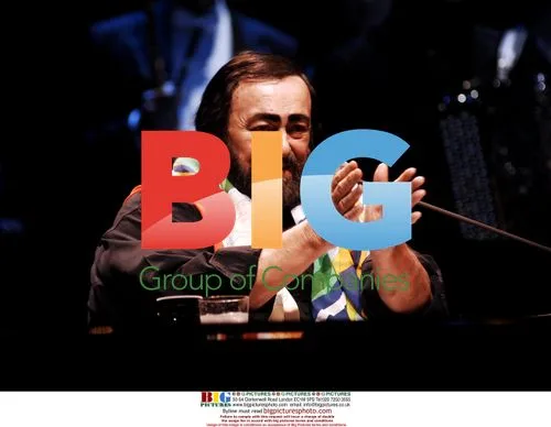 Luciano Pavarotti Performs in Rotterdam
