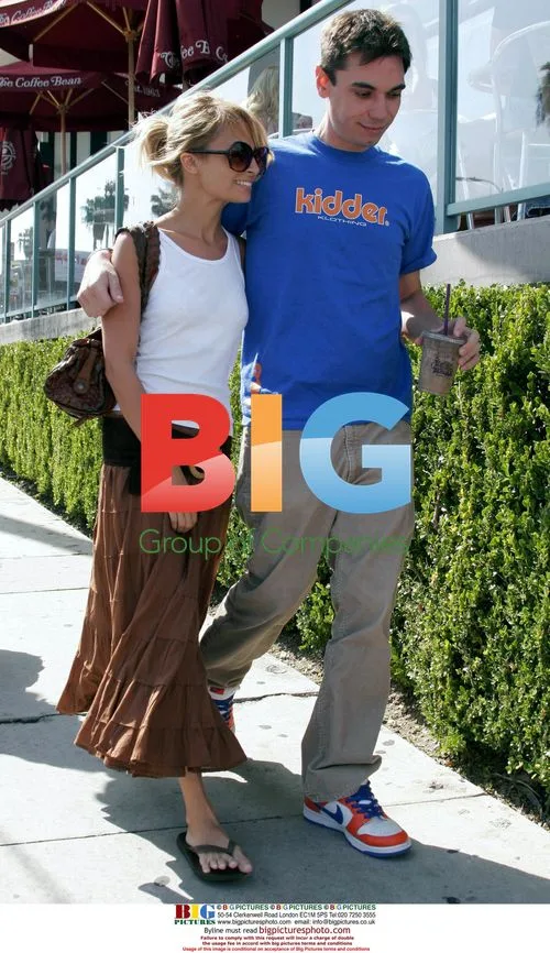 Nicole Richie & DJ AM Shopping in Hollywood
