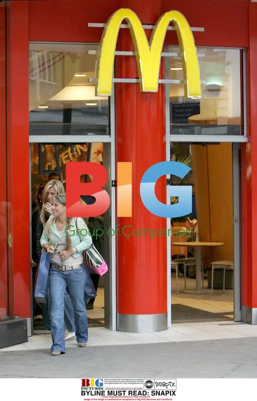 Coleen Mcloughlin grabs chav-burger at McDonald's