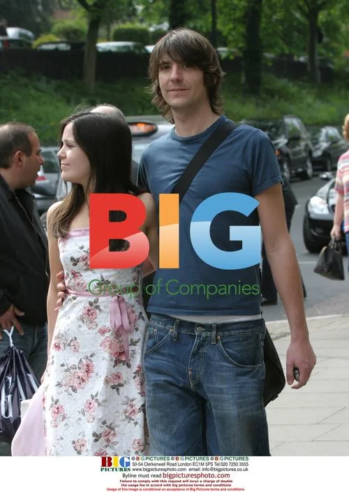 Dan Hipgrave and girlfriend shopping