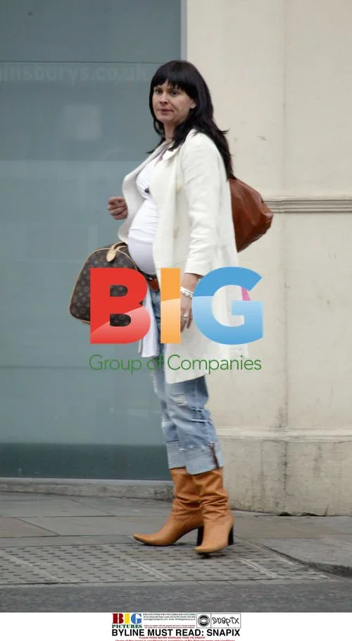 Pregnant 'Emmerdale' Actress Lucy Pargeter Shopping in London