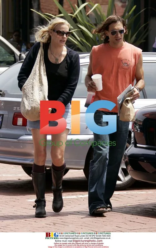 Daryl Hannah Lunch with Mystery Man in Malibu