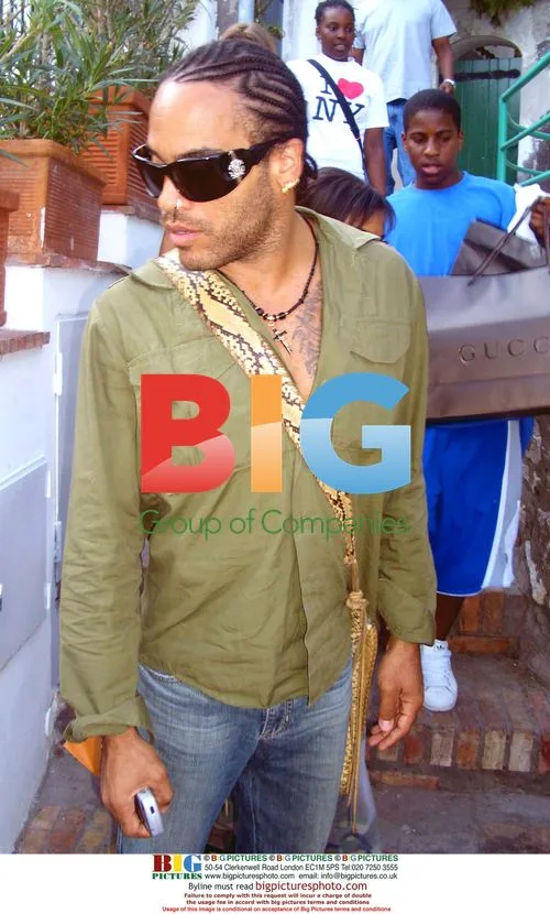 Lenny Kravitz Shopping in Capri