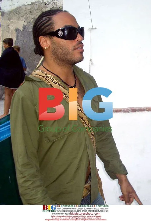 Lenny Kravitz Shopping in Capri
