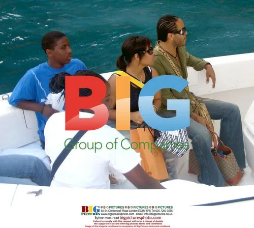 Lenny Kravitz Shops in Capri
