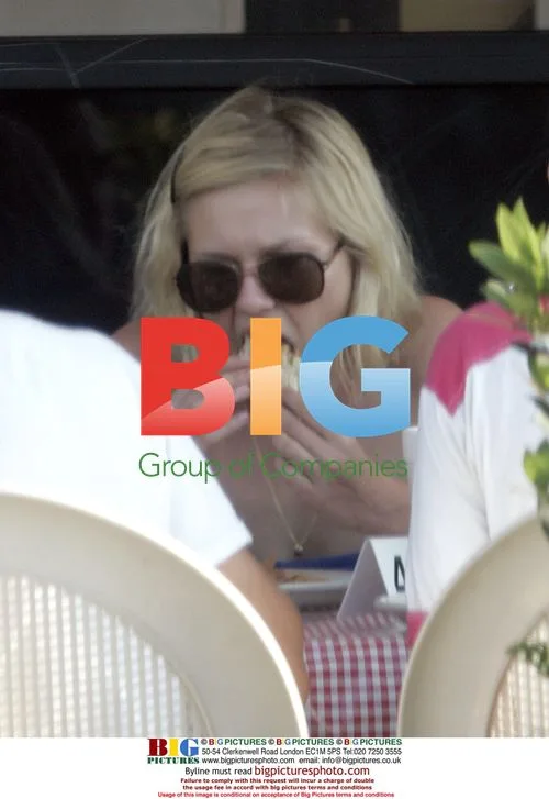 Kirsten Dunst and Jake Gyllenhall at park