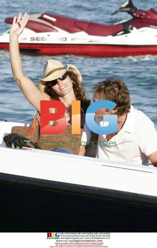 Cindy Crawford Strolls on Beach in St.Tropez