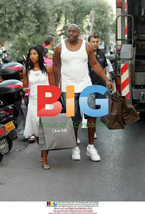 Magic Johnson and wife shop in St Tropez