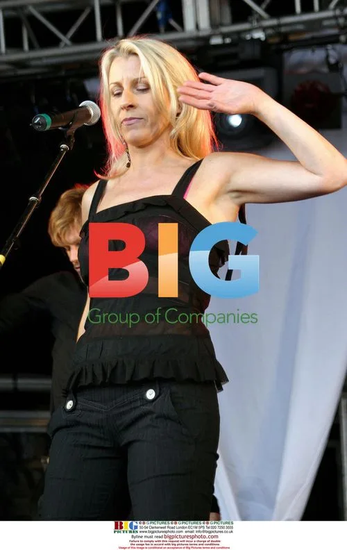 Bananarama Performing at Pop2thepark