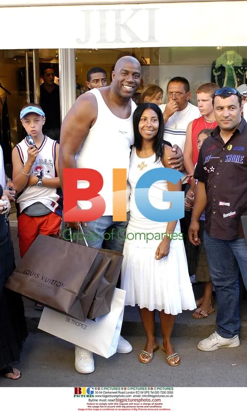 Magic Johnson Family Shopping in St Tropez