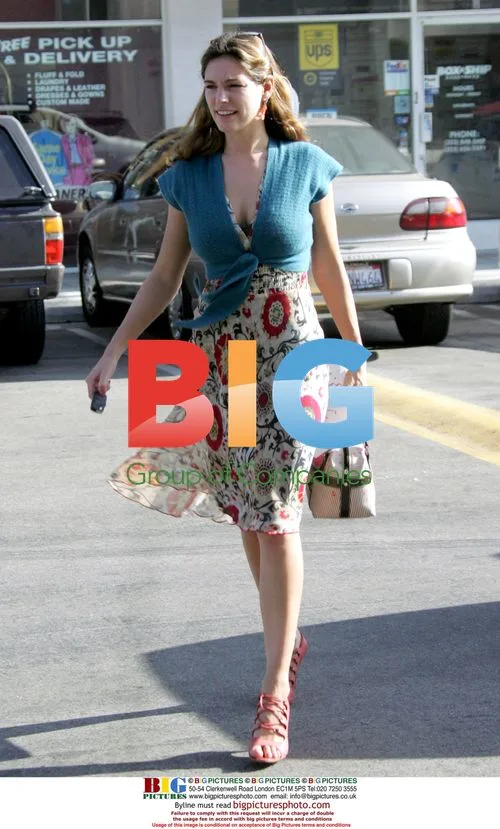 Kelly Brook and Billy Zane Shopping