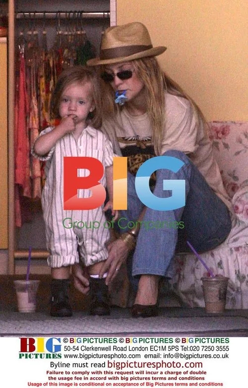 Kate Hudson Shopping with Son Ryder