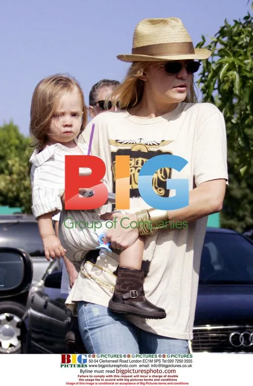 Kate Hudson Shopping with Ryder in Malibu