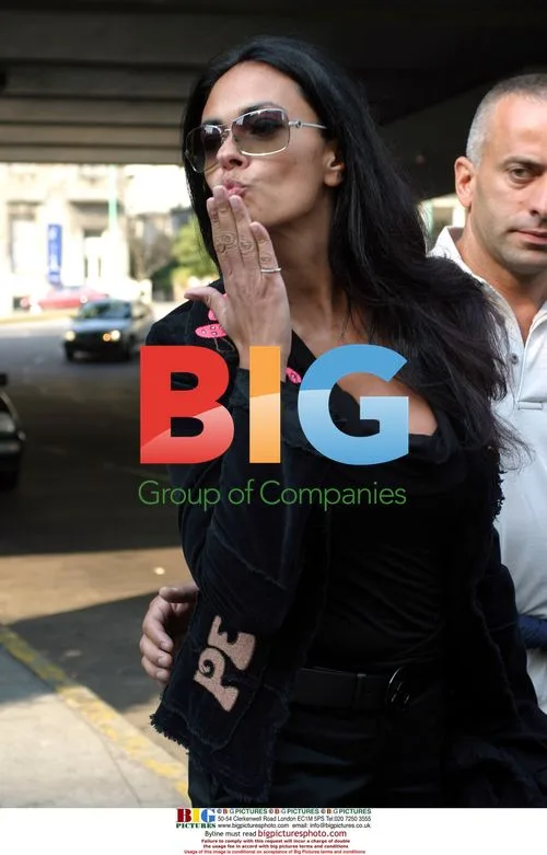 Maria Grazia Cucinotta Shopping in Buenos Aires