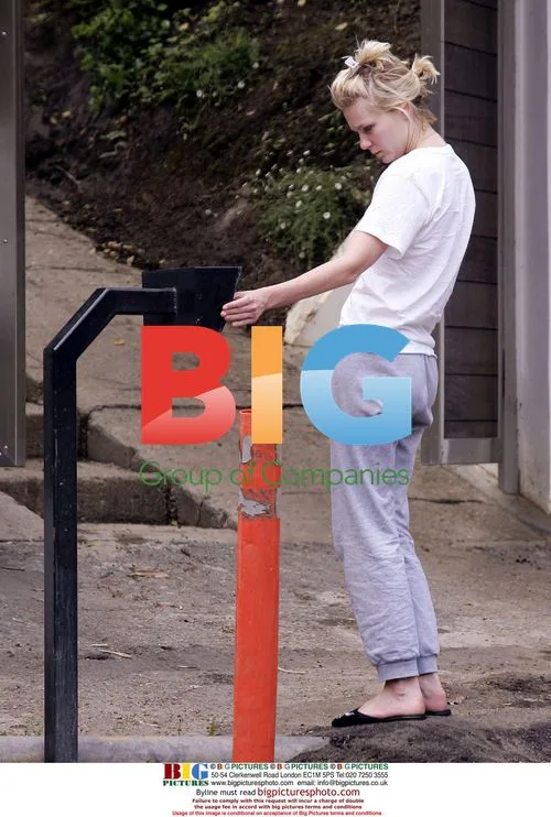 Kirsten Dunst Fixes Gate in Grumpy Morning Look