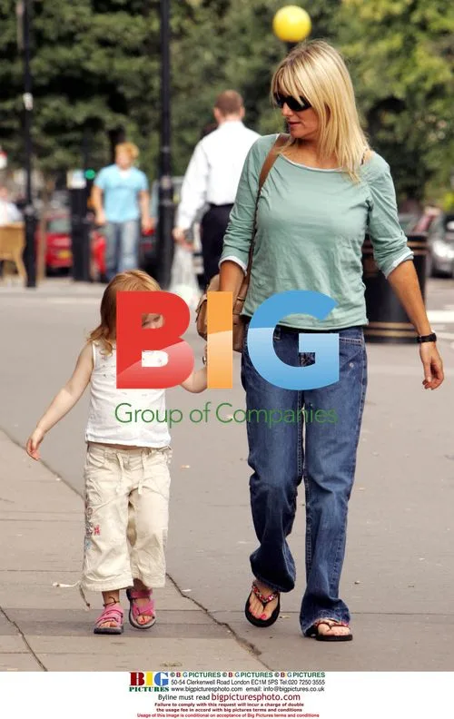 Gabby Roslin out with daughter