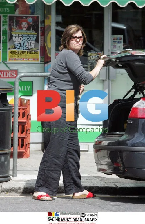 Lisa Tarbuck Shopping in London