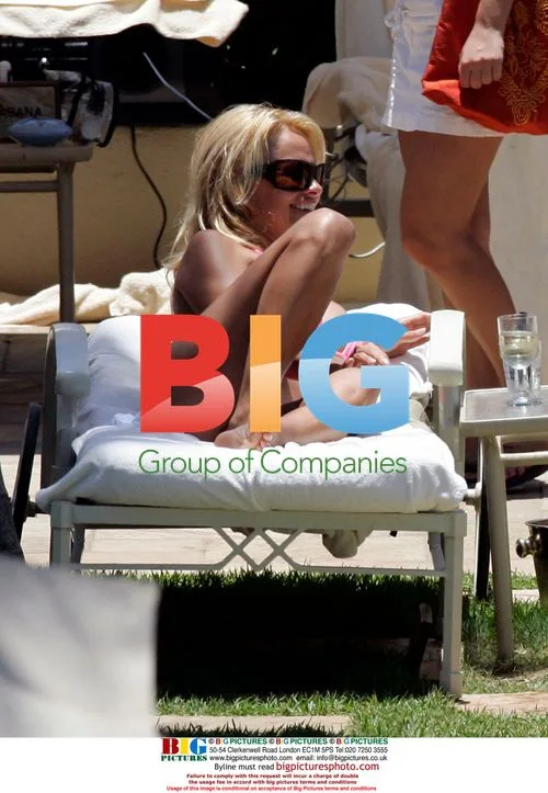 Pamela Anderson and Tommy Lee's Pool Vacation