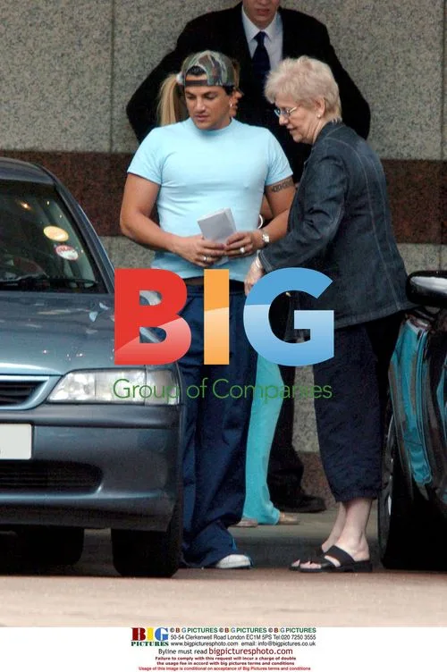 Jordan and Peter Andre Collect New Car