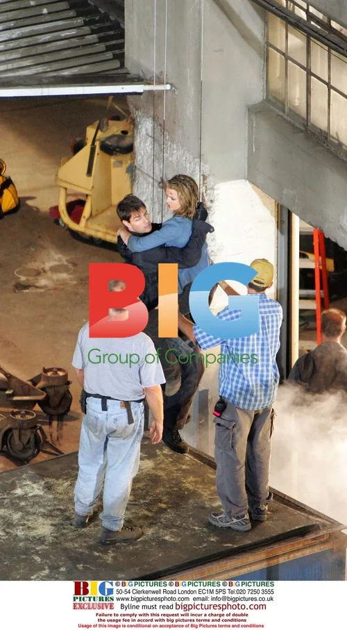 Tom Cruise and Keri Russel filming MI3 stunt