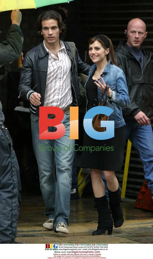 Brittany Murphy and Santiago Cabrera on Film Set