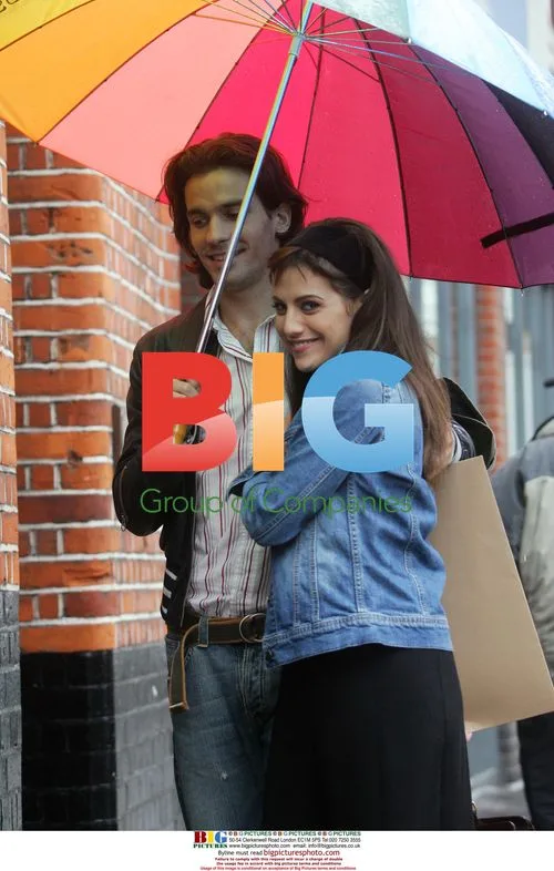 Brittany Murphy & Santiago Cabrera on Set