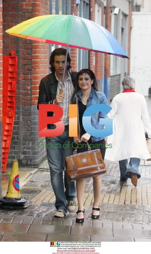 Brittany Murphy and Santiago Cabrera on 'Love And Other Disasters' Set