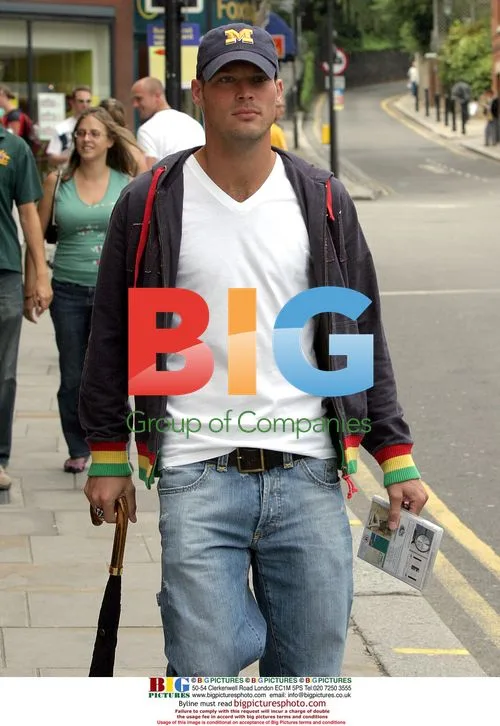 Freddie Ljungberg takes a stroll in North London