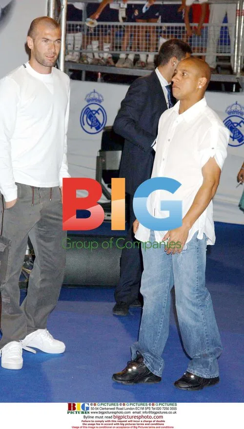 ZINEDINE ZIDANE & ROBERTO CARLOS at Real Madrid film premiere