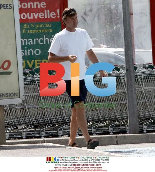 Richard Madeley Shopping in St Tropez