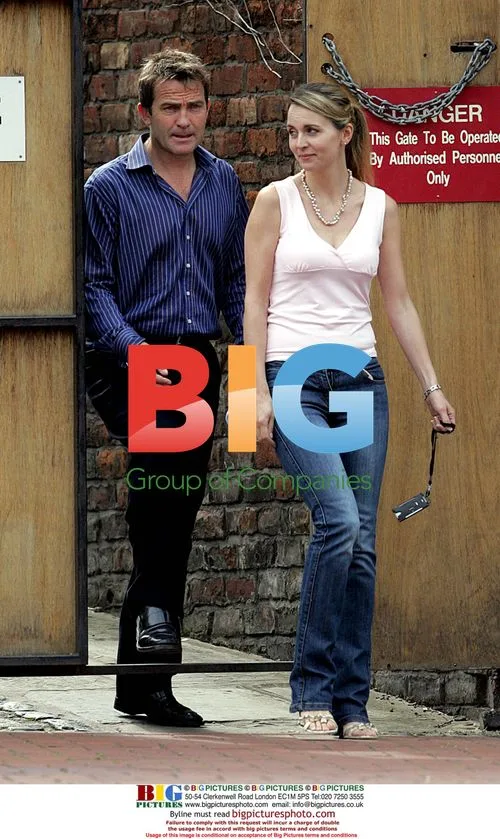Debra Stephenson and Bradley Walsh on Coronation Street Set