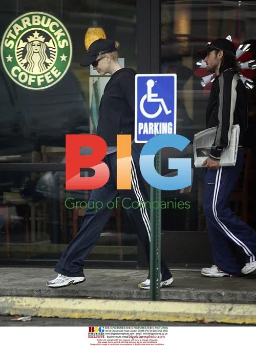 Nicole Kidman and Keith Urban leaving Starbucks