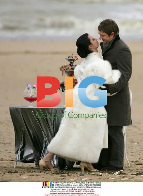 Penelope Cruz and Martin Freeman on set of 'The Good Night'