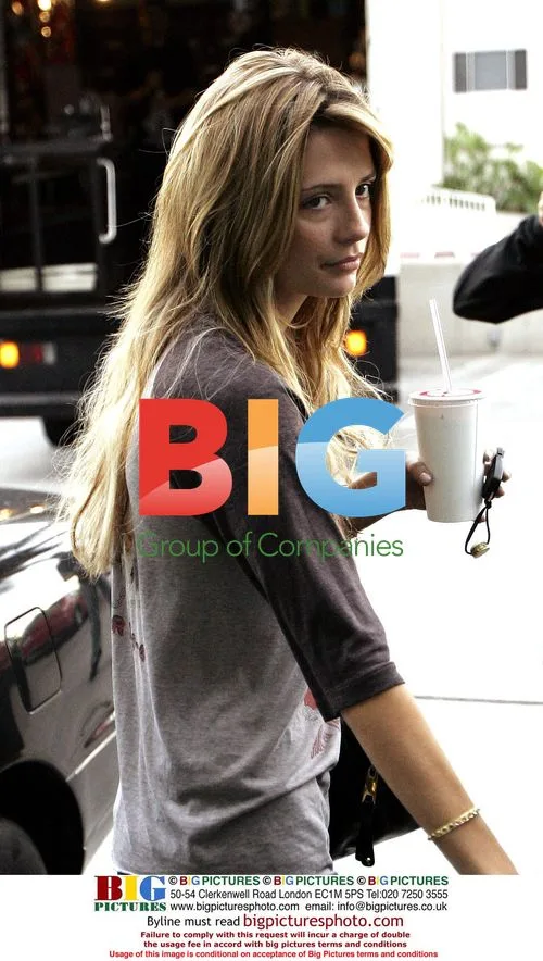 Mischa Barton shopping in Malibu