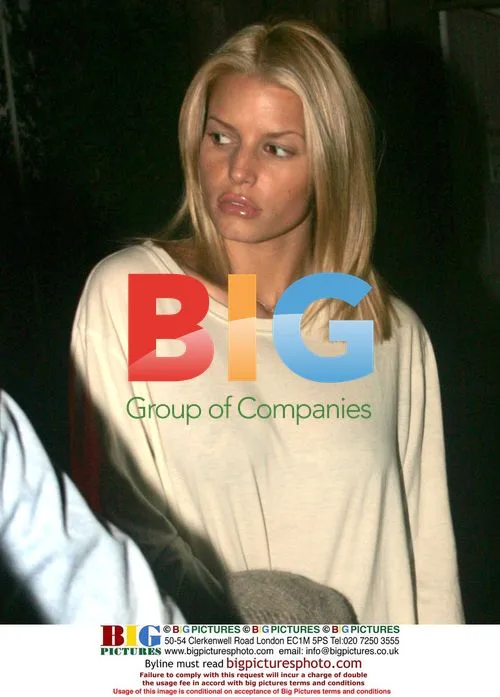Jessica Simpson Leaves Restaurant
