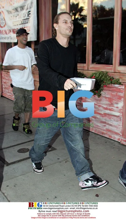 Kevin Federline spends day with mates