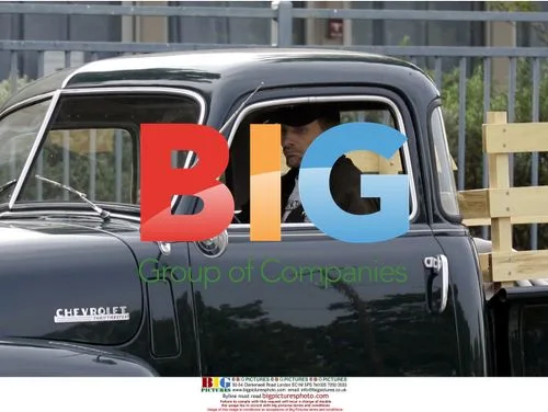 Viggo Mortensen drives classic truck in Santa Monica