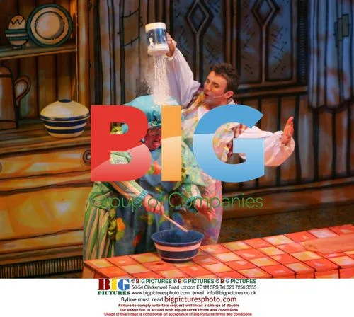 Robbie Williams' Mate Jonathan Wilkes in Panto with Kym Marsh
