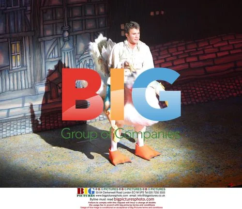 Robbie Williams' mate in Stoke-On-Trent panto