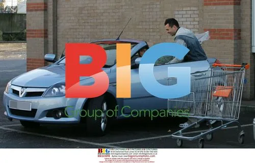 Andy Scott Lee and Michelle Heaton Buy Christmas Tree