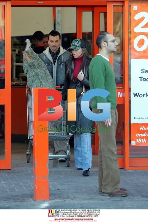 Andy Scott Lee and Michelle Heaton Buy Christmas Tree