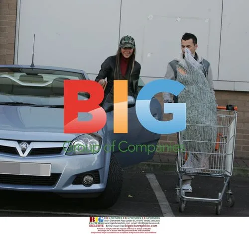 Andy Scott Lee and Michelle Heaton buy Christmas tree