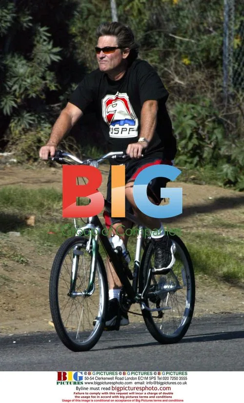 Kurt Russell and Goldie Hawn bike ride in Malibu