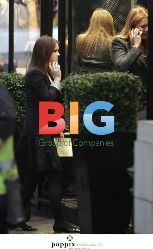 Duchess of York and Daughters Christmas Shopping