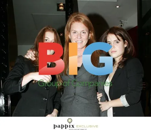 Duchess of York and Daughters Christmas Shopping