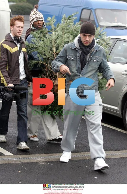 X Factor Finalists Carry Christmas Tree