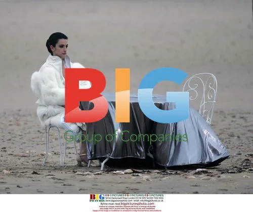 Penelope Cruz films 'The Good Night'