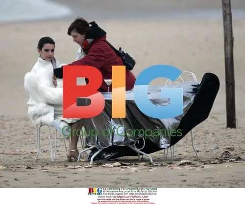 Penelope Cruz and Martin Freeman film 'The Good Night'