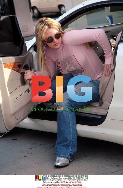 Britney Spears and Jamie Lynn Shopping in Malibu